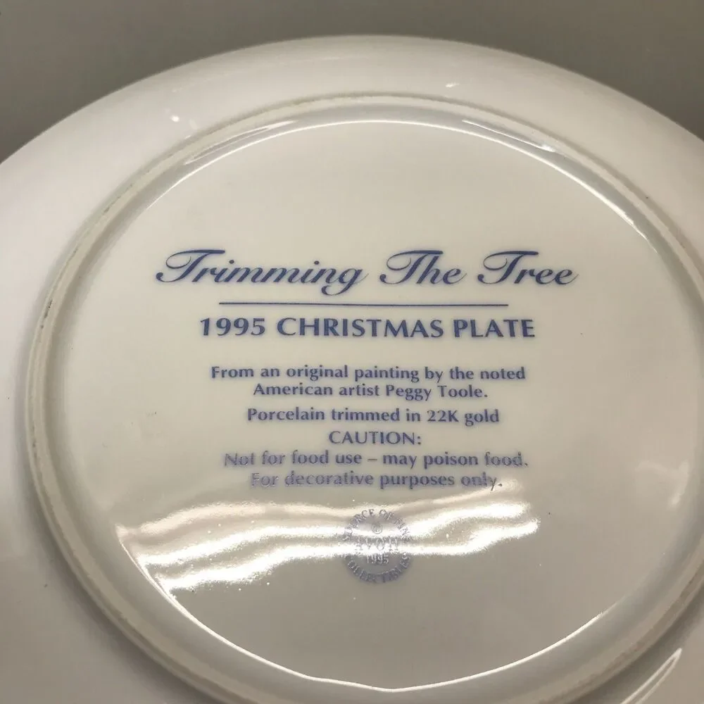 Avon 1995 Fine Collectible Trimming the Tree Christmas Plate 22K Gold Trim